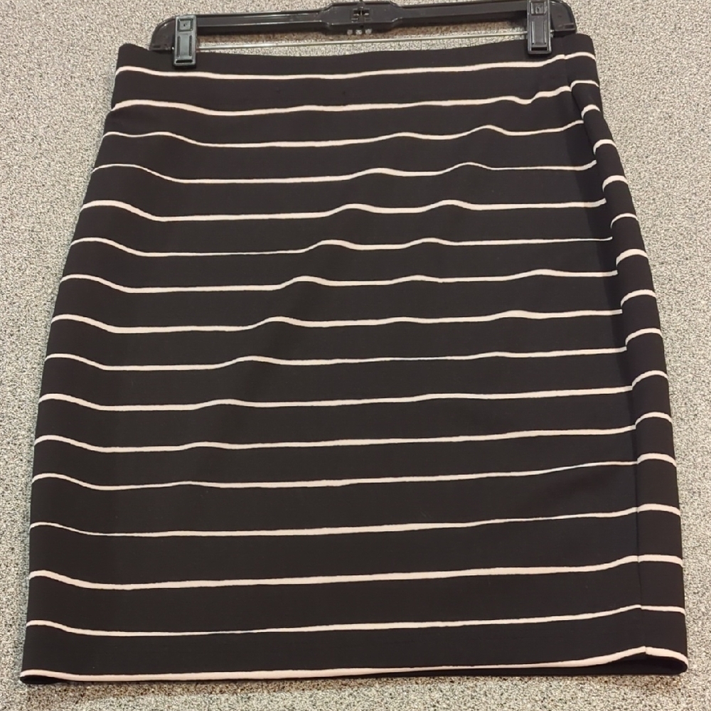 Banana Republic Black and White Stretchy Pencil Skirt MP